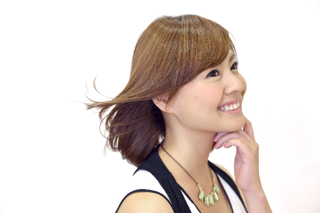 なびいている女性